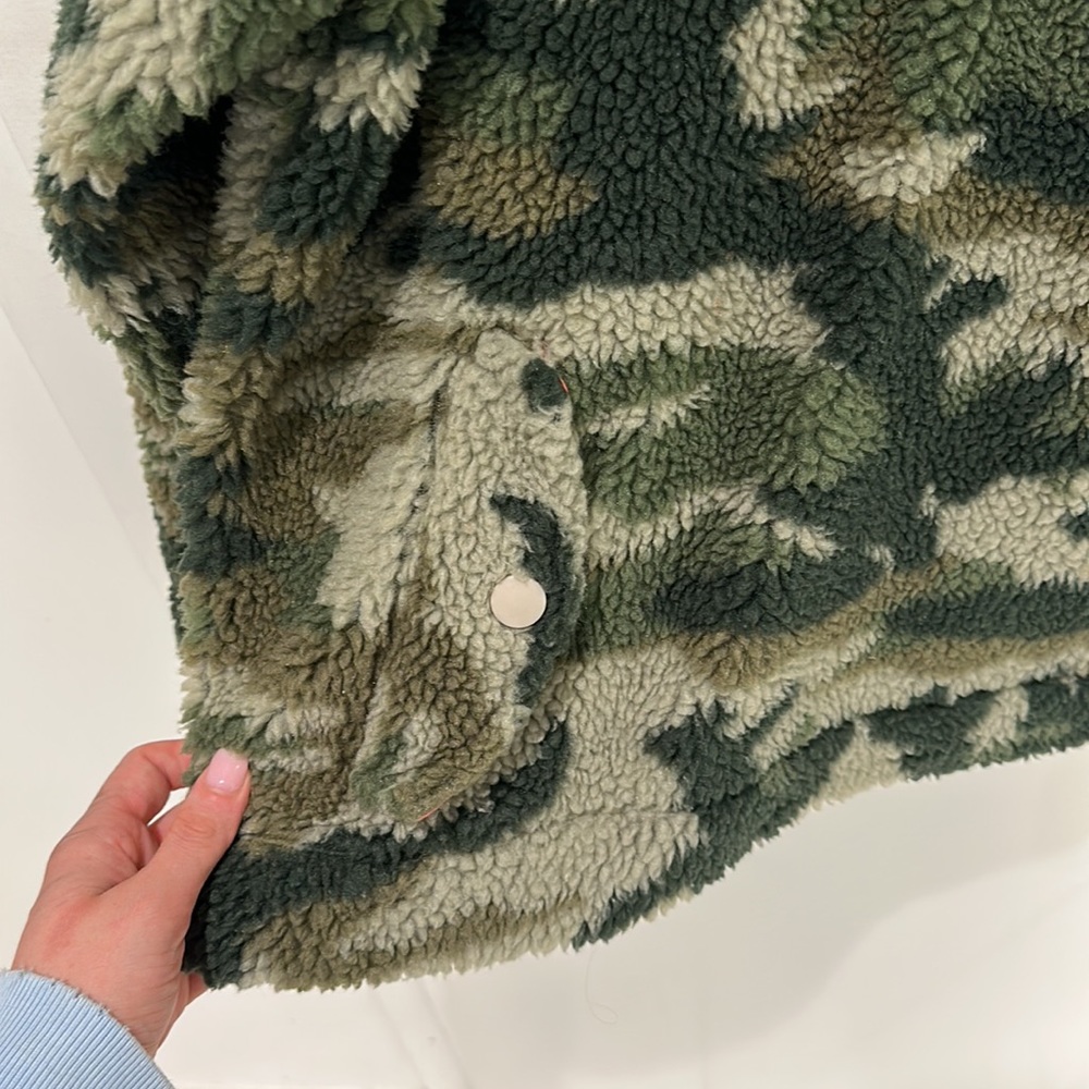 Camo pull over - Picture 4 of 5